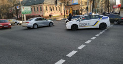 Это фиаско: на Фабра авто влетело в машину патрульных (ФОТО) - рис. 17