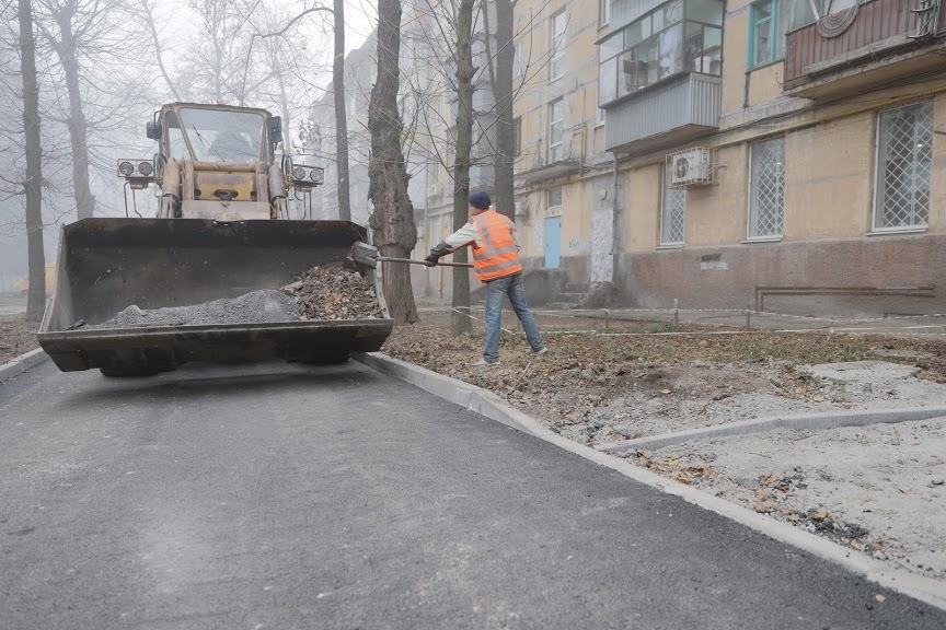 В Днепре в этом году массово ремонтируют внутриквартальные дороги - рис. 2