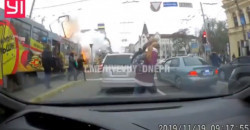 Духовка на колесах: в центре загорелся трамвай с пассажирами - рис. 17