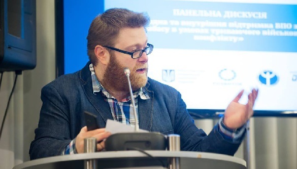 Спикер с "пушкой" и нежданный гость в прямом эфире: звёзды ТВ рассказали о курьезах на работе - рис. 7