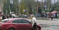 Турбо-бабушка: пенсионерка ездит на гироскутере за продуктами и нянчит внуков - рис. 21