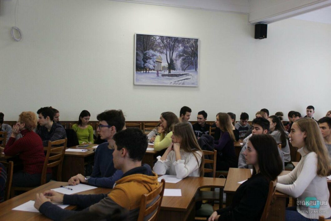 Ректор "таможки" снова сел за парту и написал со студентами диктант - рис. 9