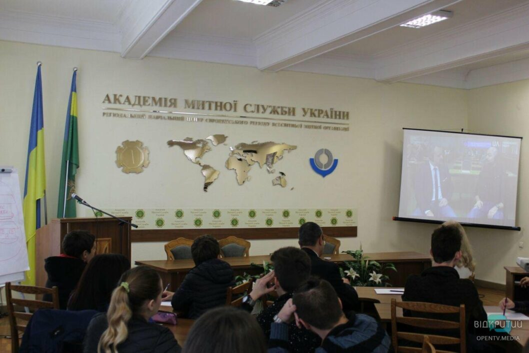 Ректор "таможки" снова сел за парту и написал со студентами диктант - рис. 8