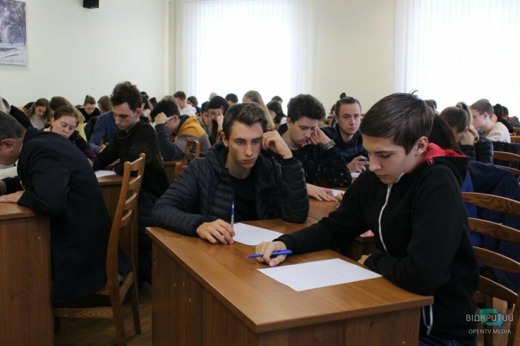 Ректор "таможки" снова сел за парту и написал со студентами диктант - рис. 3