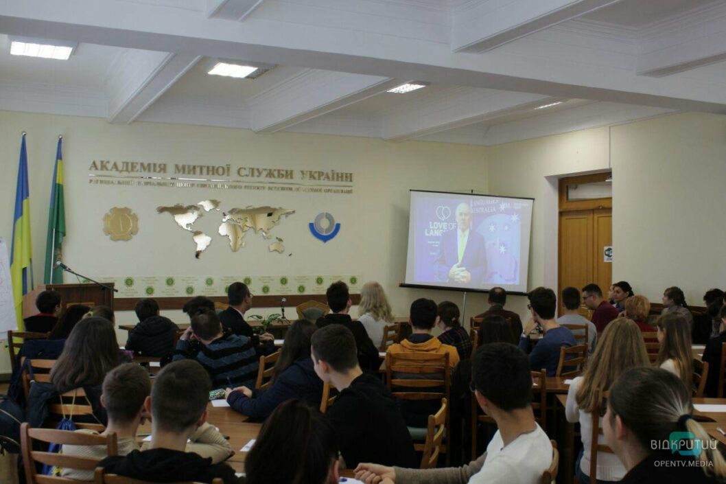 Ректор "таможки" снова сел за парту и написал со студентами диктант - рис. 7