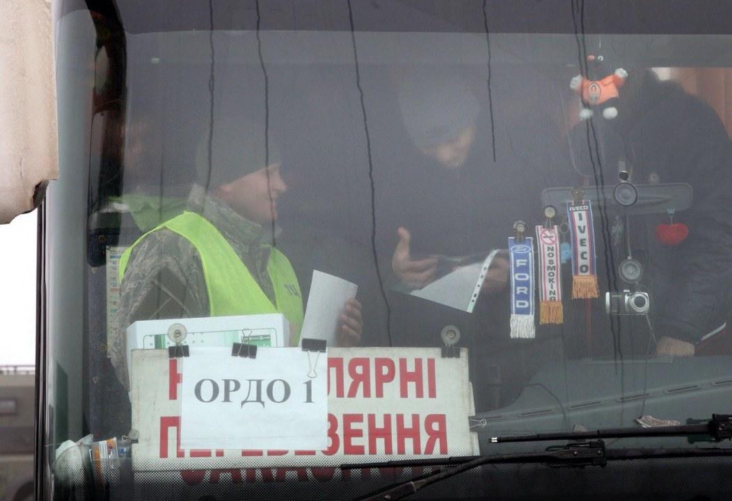 Обмен пленными возле КПВВ «Майорское» начался: домой должны вернуться 80 украинцев (ФОТО) - рис. 3
