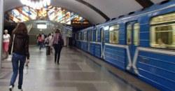 В Харькове мужчина упал на рельсы в метро - рис. 22