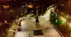 В парке Зеленый Гай установили новогоднюю елку (ФОТО) - рис. 2