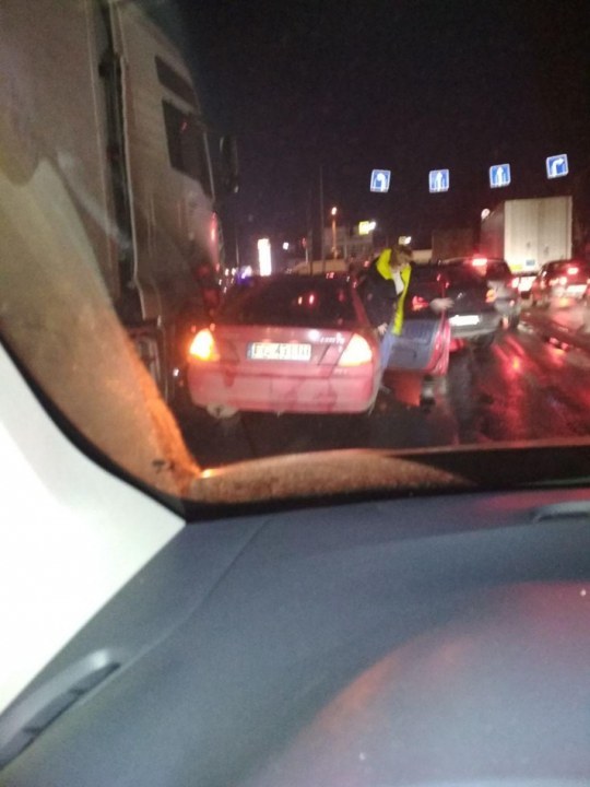 На Донецком шоссе насмерть сбили человека - рис. 1