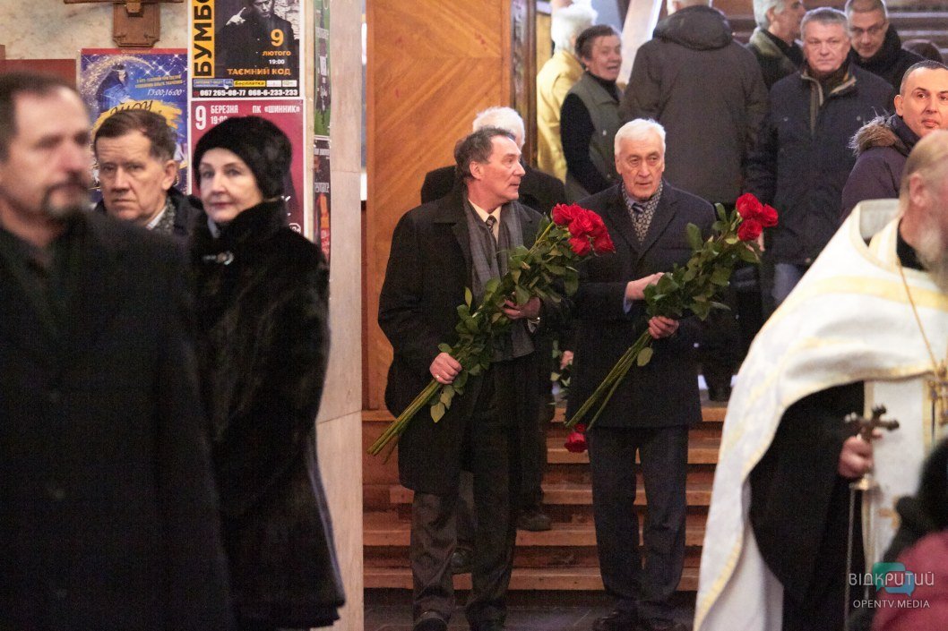 Как в Днепре прощались с Почетным гражданином города, легендарным ракетостроителем Владимиром Комановым (ФОТО) - рис. 3