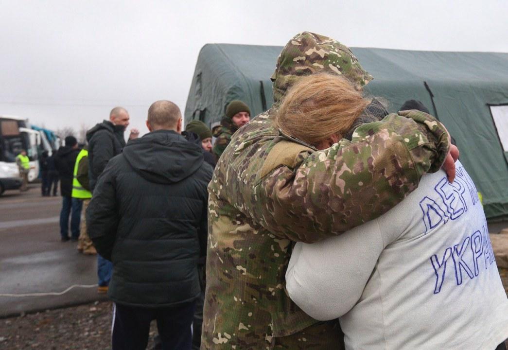Обмен пленными завершён: домой вернулись 76 украинцев - рис. 1