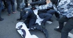 Под Радой погиб протестующий, задержали 26 человек - рис. 10