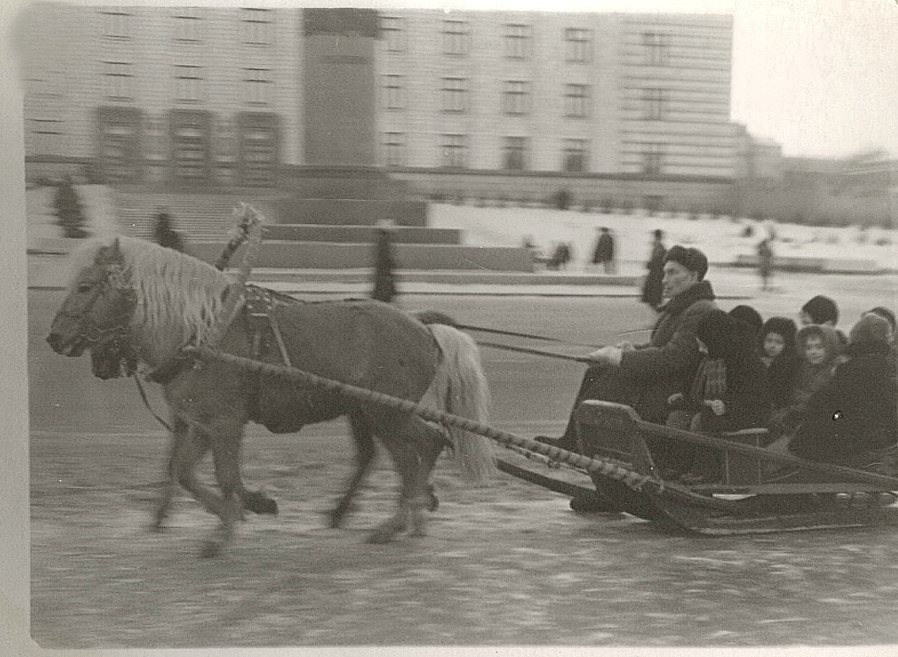 Новогодняя ретроспектива: как встречали праздник в Днепре прошлого века (ФОТО) - рис. 3