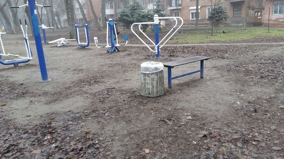 В Днепре в некоторых парках появились новые урны - рис. 4