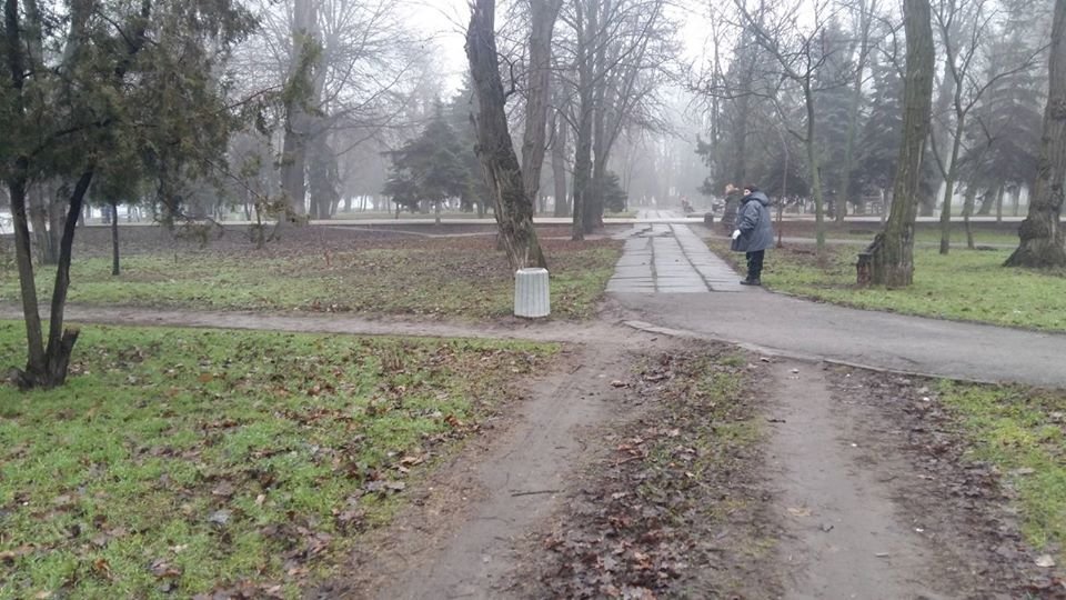 В Днепре в некоторых парках появились новые урны - рис. 3