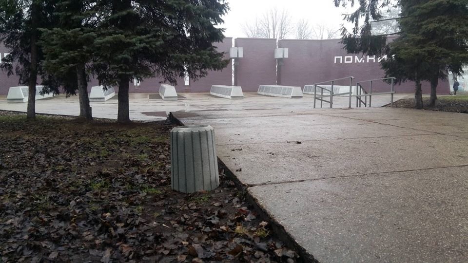 В Днепре в некоторых парках появились новые урны - рис. 2