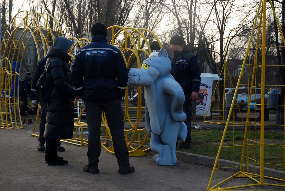 В Днепре на левом берегу появился огромный мультяшный волк (ФОТО) - рис. 1