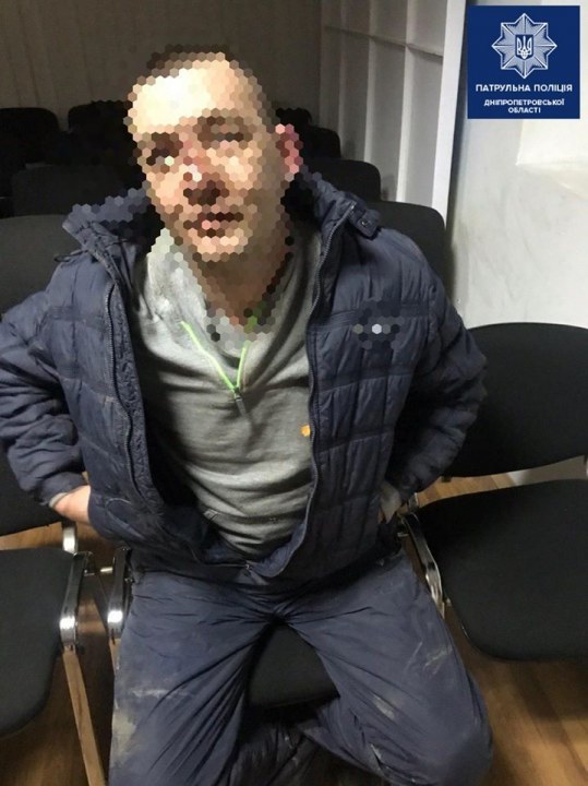 Эх, прокачу: в Днепре задержали нетрезвых воров елок - рис. 2
