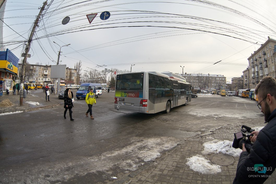 Городская романтика: в Днепре с улицы Воспоминаний ездит французский автобус (ФОТО) - рис. 10