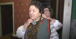 ВІДЕО: Майстриня зі старого одягу шиє українські костюми - рис. 17