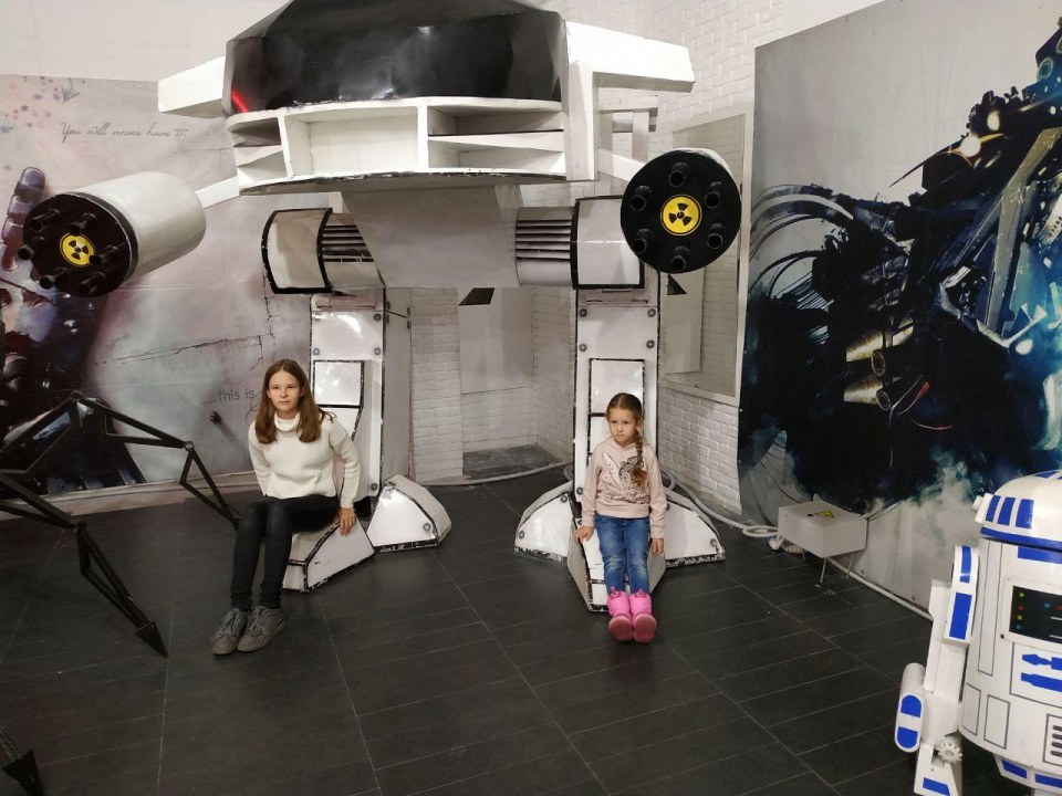 Посетители выставки роботов и трансформеров в Караване, Днепр, 2019 год.
