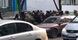 Спецназ и полная машина денег: в центре Днепра задержали банду вымогателей (ВИДЕО) - рис. 7