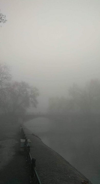 Как в фильме ужасов: Днепр утонул в густом тумане (ФОТО) - рис. 6