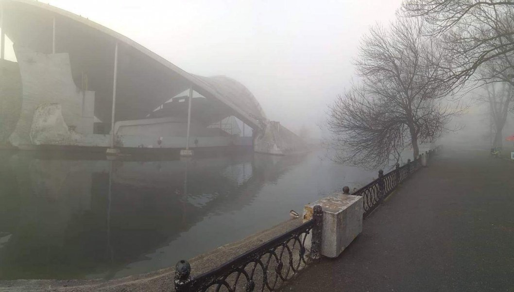 Как в фильме ужасов: Днепр утонул в густом тумане (ФОТО) - рис. 8