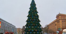 В Днепре украсили главную елку города (ФОТО) - рис. 20