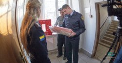 Опасная учеба: в днепровском вузе пожарные выходы завалены хламом, а на окнах решетки (ФОТО) - рис. 4
