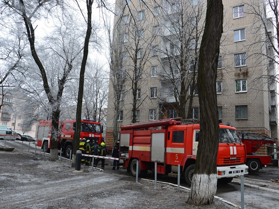 Студенты выбежали из здания: на Богдана Хмельницкого горело общежитие медучилища (ФОТО) - рис. 3