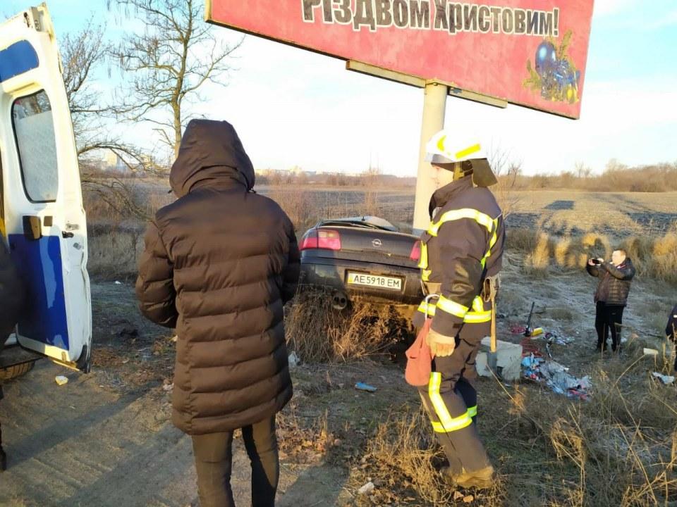 На Днепропетровщине женщину доставали после ДТП из разбитого "Опеля" - рис. 2