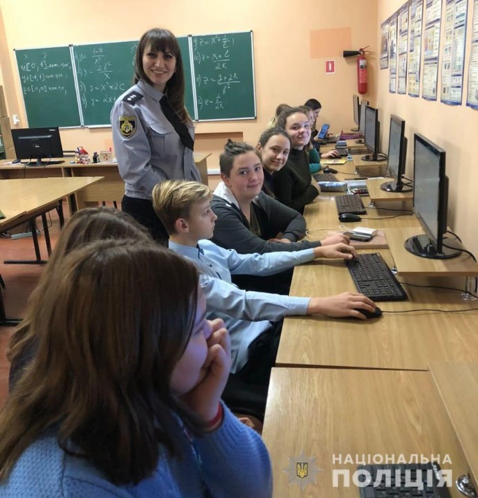 В Кривом Роге нашли хулигана, который распылил в школе газовый баллончик - рис. 1