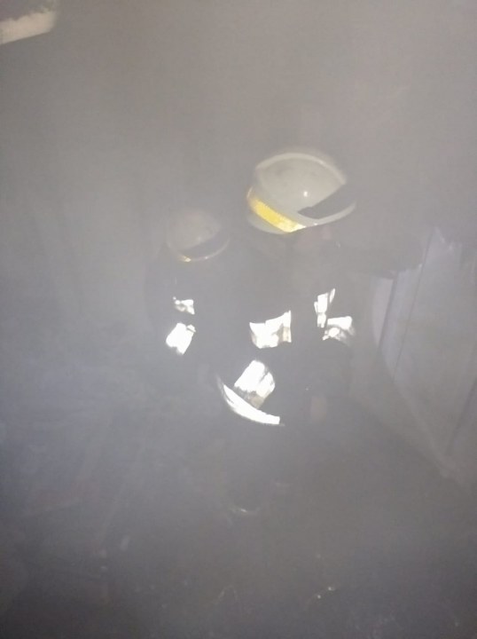 В Днепре горел частный дом в АНД районе: двое пострадавших (ФОТО) - рис. 2