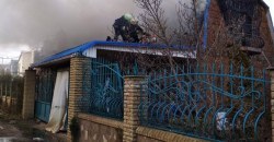 Вблизи Днепра более 20 пожарных тушат частный дом (ФОТО, ВИДЕО) - рис. 21