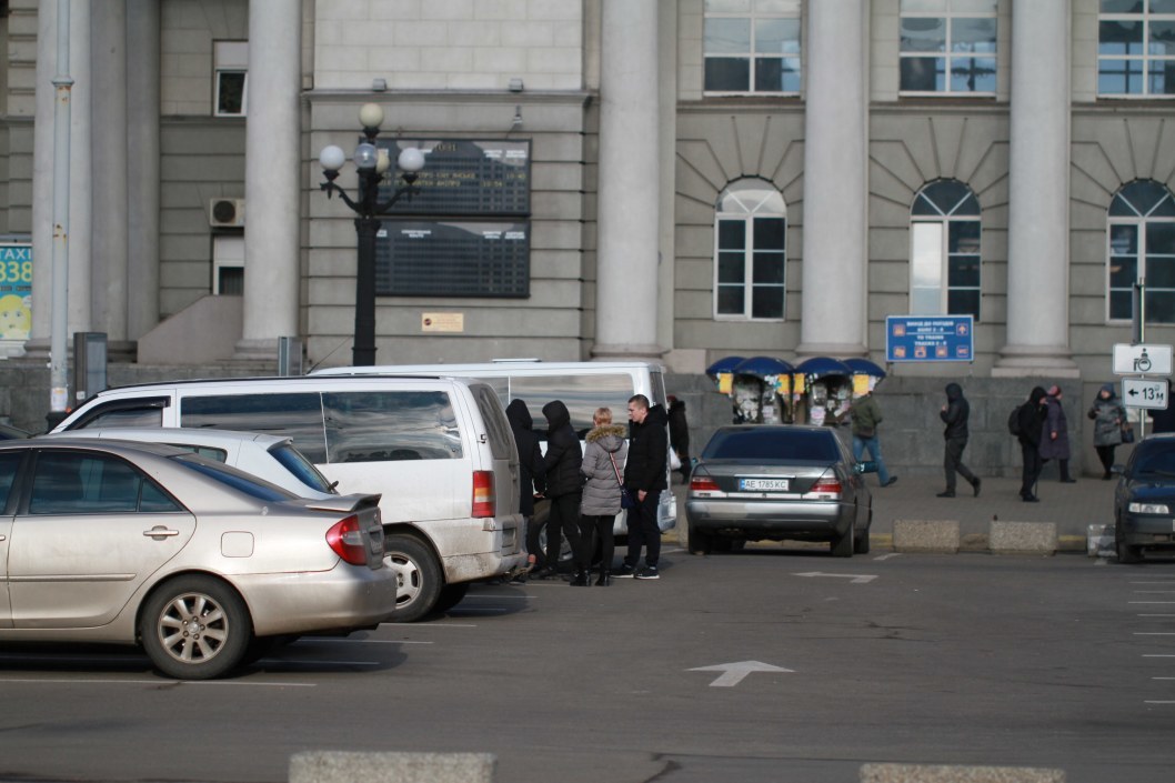 В Днепре нелегальный перевозчик отказался от пассажиров на глазах у полиции (ФОТО) - рис. 5