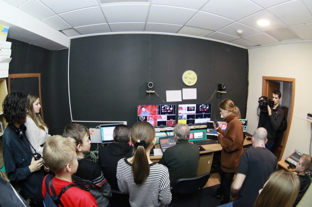 Маленькие журналисты: на "Відкритому" прошла экскурсия для школьников (ФОТО) - рис. 4