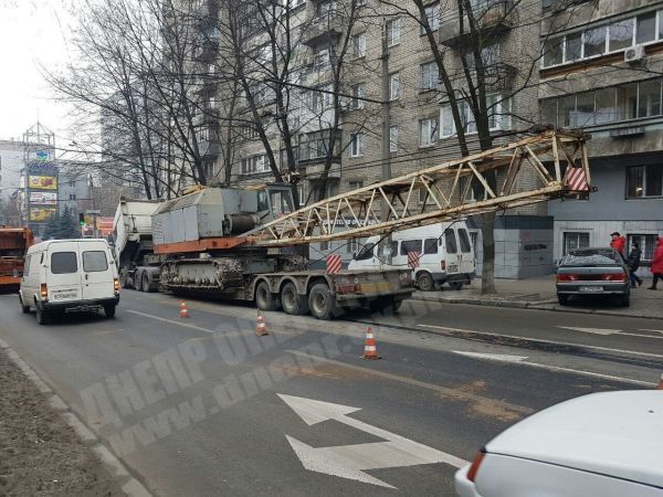 Аннушка разлила масло: в Днепре появился опасный участок дороги (ФОТО) - рис. 2