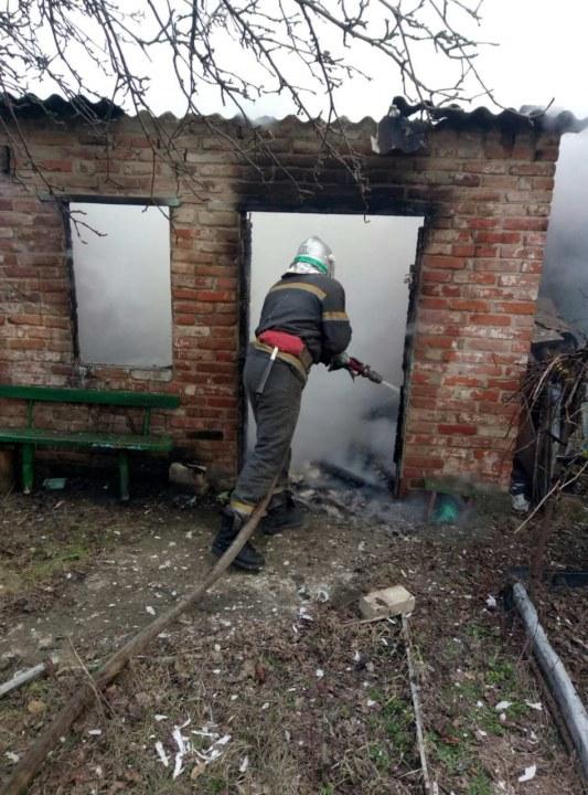 В Подгороднем горел дом: найдено тело мужчины - рис. 1