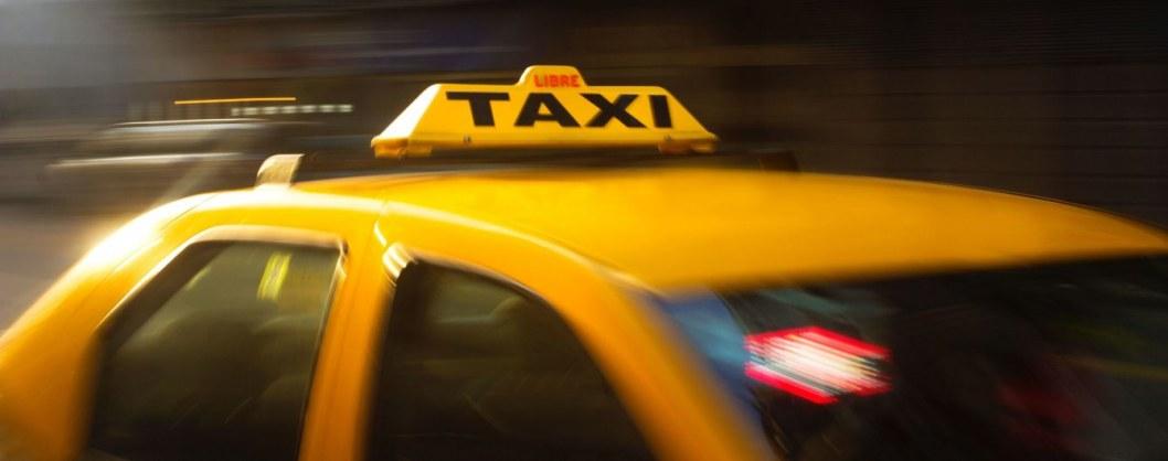 Опозорили на весь интернет: в Днепре таксисты заставили раздеться мужчину за неоплаченный проезд - рис. 1