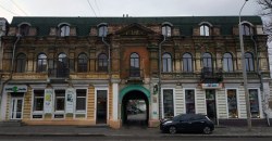 Ярко-салатовый фасад: в Днепре необычно отреставрировали историческое здание (ФОТО) - рис. 3