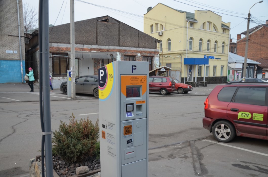 Вряд ли там было много денег: в центре Днепра ограбили паркомат (ФОТО) - рис. 2