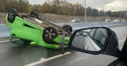 Недоброе утро: Subaru перевернулся и лег на крышу на набережной в Днепре (ФОТО) - рис. 20