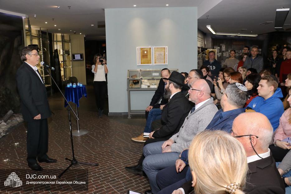 В Днепре провели церемонию в память о жертвах Холокоста - рис. 1