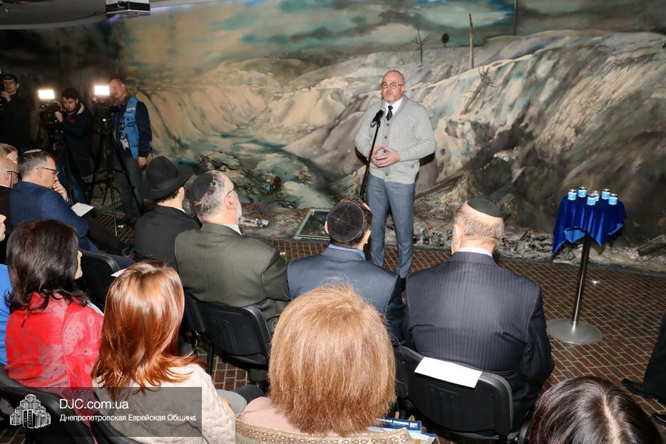 В Днепре провели церемонию в память о жертвах Холокоста - рис. 3