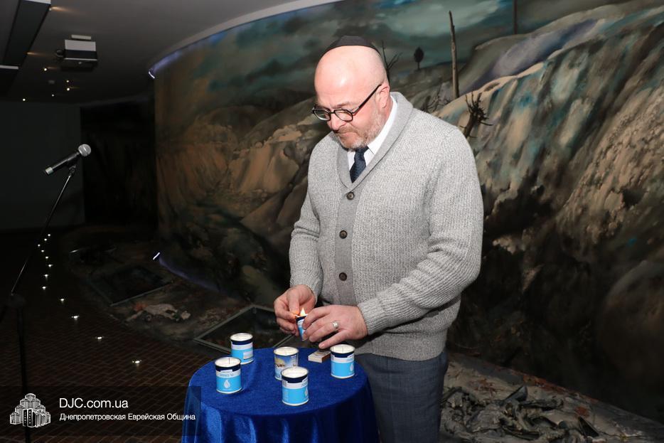 В Днепре провели церемонию в память о жертвах Холокоста - рис. 2