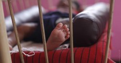 Ребенок был сам по себе: в Днепре у пьяной матери забрали 8-месячного малыша - рис. 3