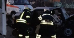 Столкновение легковушки и автобуса в Никополе: девушке ампутировали ногу, а водитель погиб - рис. 1