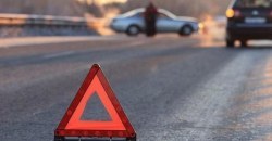 В Днепре ищут водителя Audi, который подрезал Geely и тот врезался в столб (ВИДЕО) - рис. 19