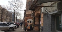 Бабушка с пивом: в центре Днепра появился новый мурал (ФОТО) - рис. 4